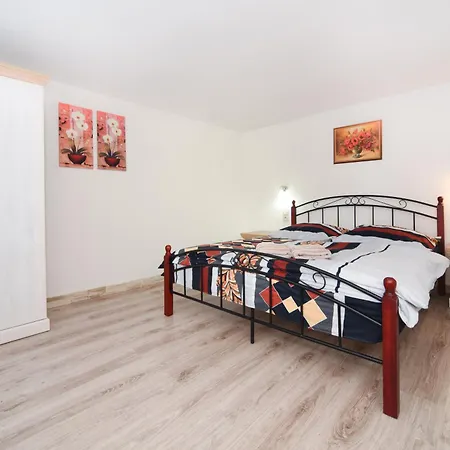 Sebastian Apartment